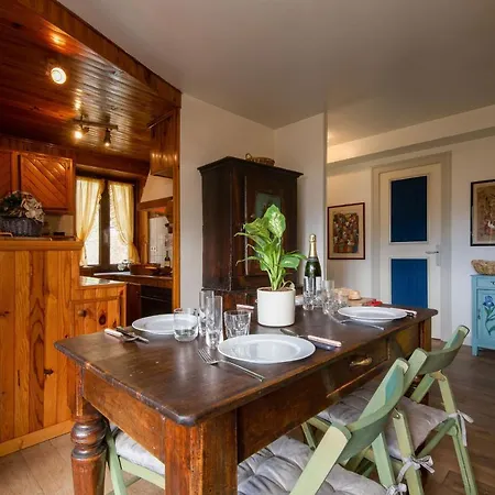 Sleeps 5 *